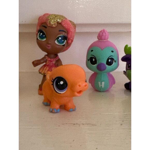 Hatchimals Pixie Royal Snow Ball Playset With 8 Figures & Accessories - Picture 4 of 8